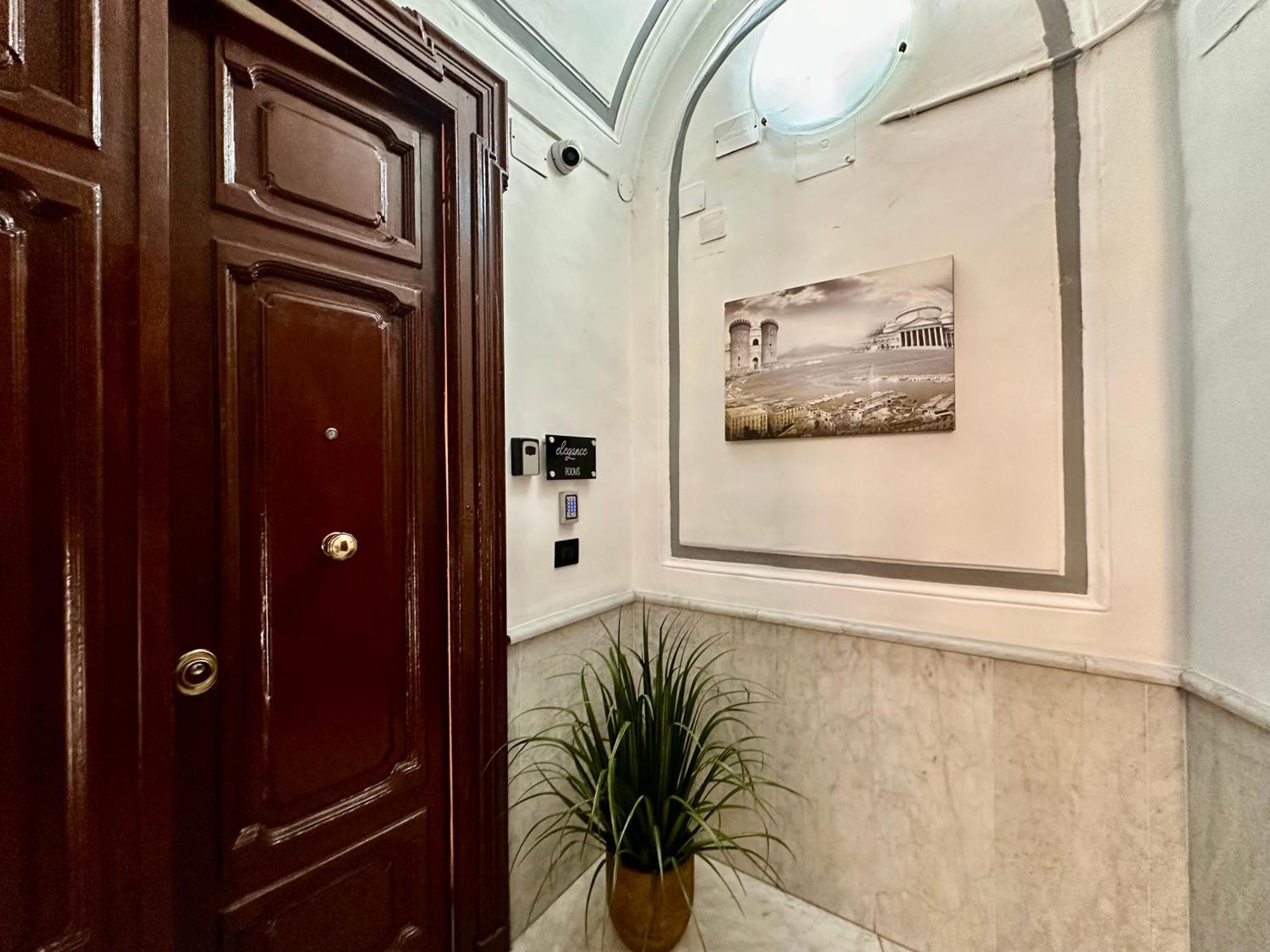 Elegance Rooms Spaccanapoli Exterior foto